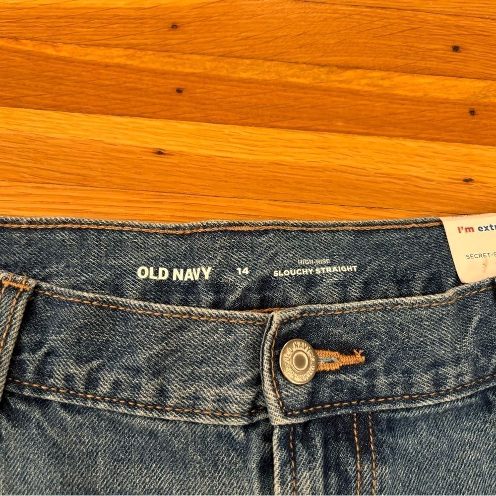 Old Navy High Rise Slouchy Straight 5” inseam blue denim ripped shorts size 14 - Picture 5 of 5